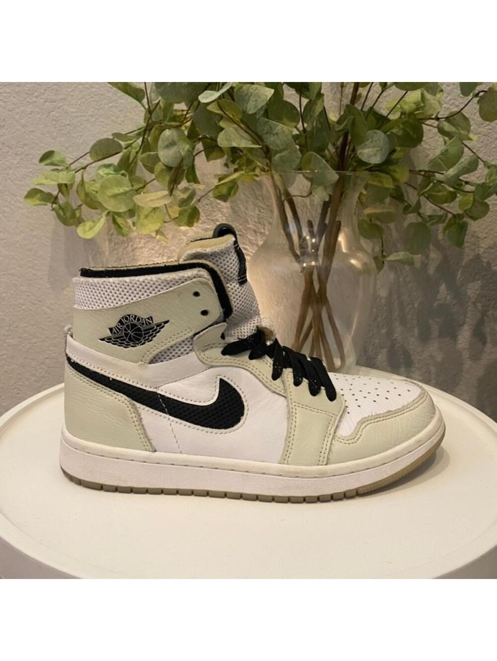 Nike Air Jordan 1 Zoom CMFT "Sail" Women's Sneaker 6 Excellent